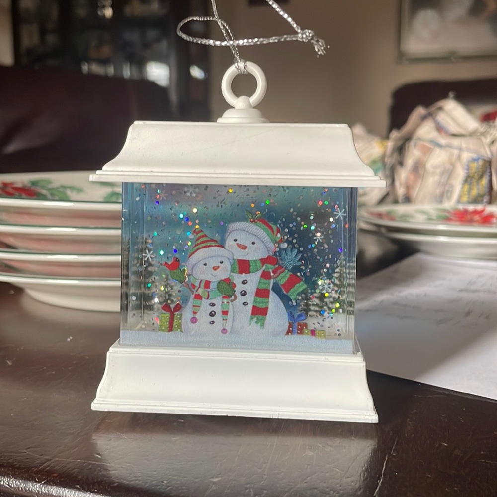 MINI SNOWMAN SNOW GLOBE WITH LED LIGHTS
